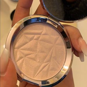 Becca highlight